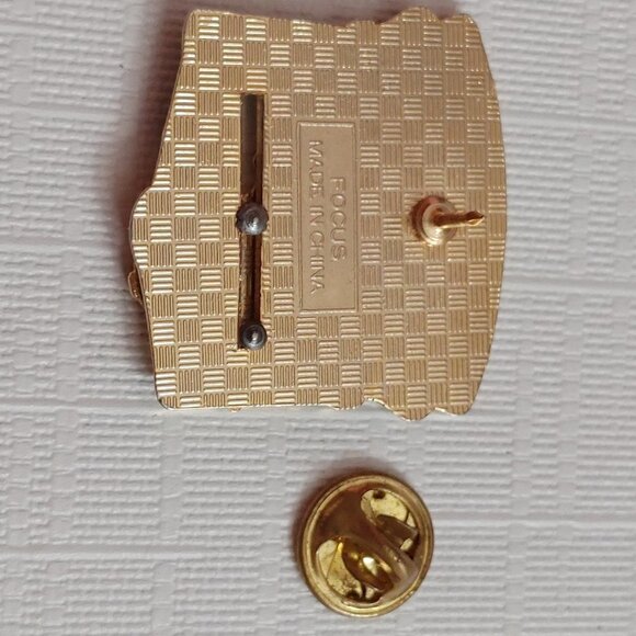 FUN Medieval Times Knight Pin with Movement - Picture 3 of 5